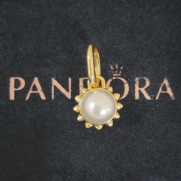 Pandora ME Treated Freshwater Cultured Pearl Sun Mini Dangle Charm | Gold-Plated - Picture 1 of 4